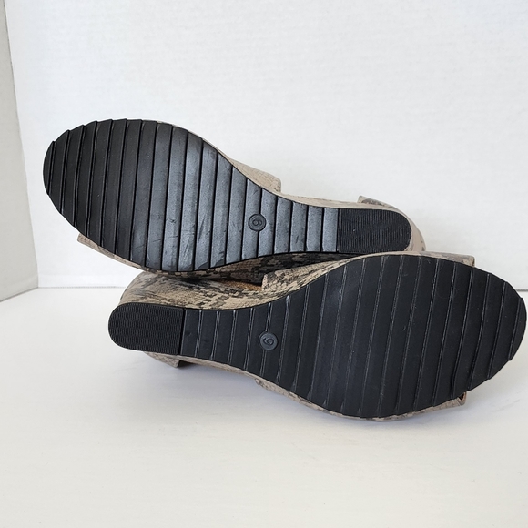 Corkys Brushed Snakeskin Metallic Wedge Sandals NEW - Picture 11 of 11